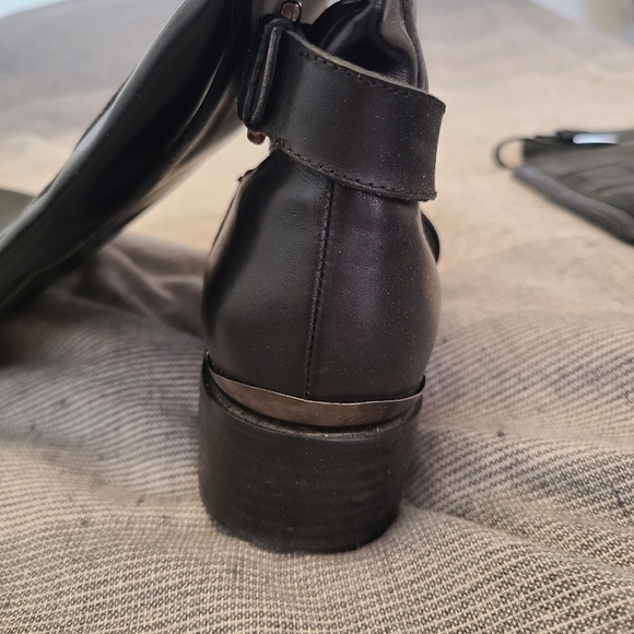 Artica knee high leather pull on boots - Picture 3 of 7